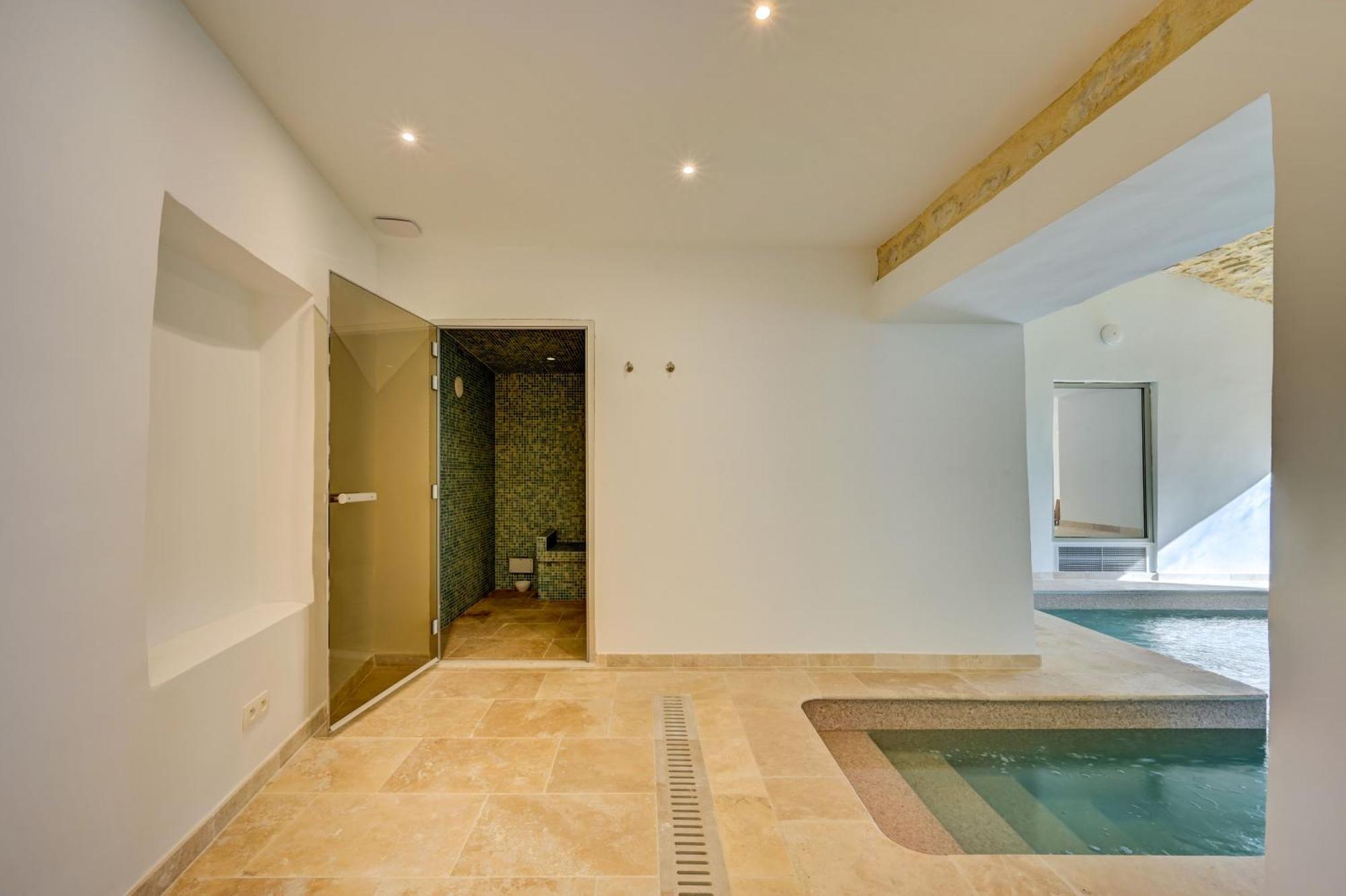 Domaine De Privadiere & Spa 于泽斯 外观 照片