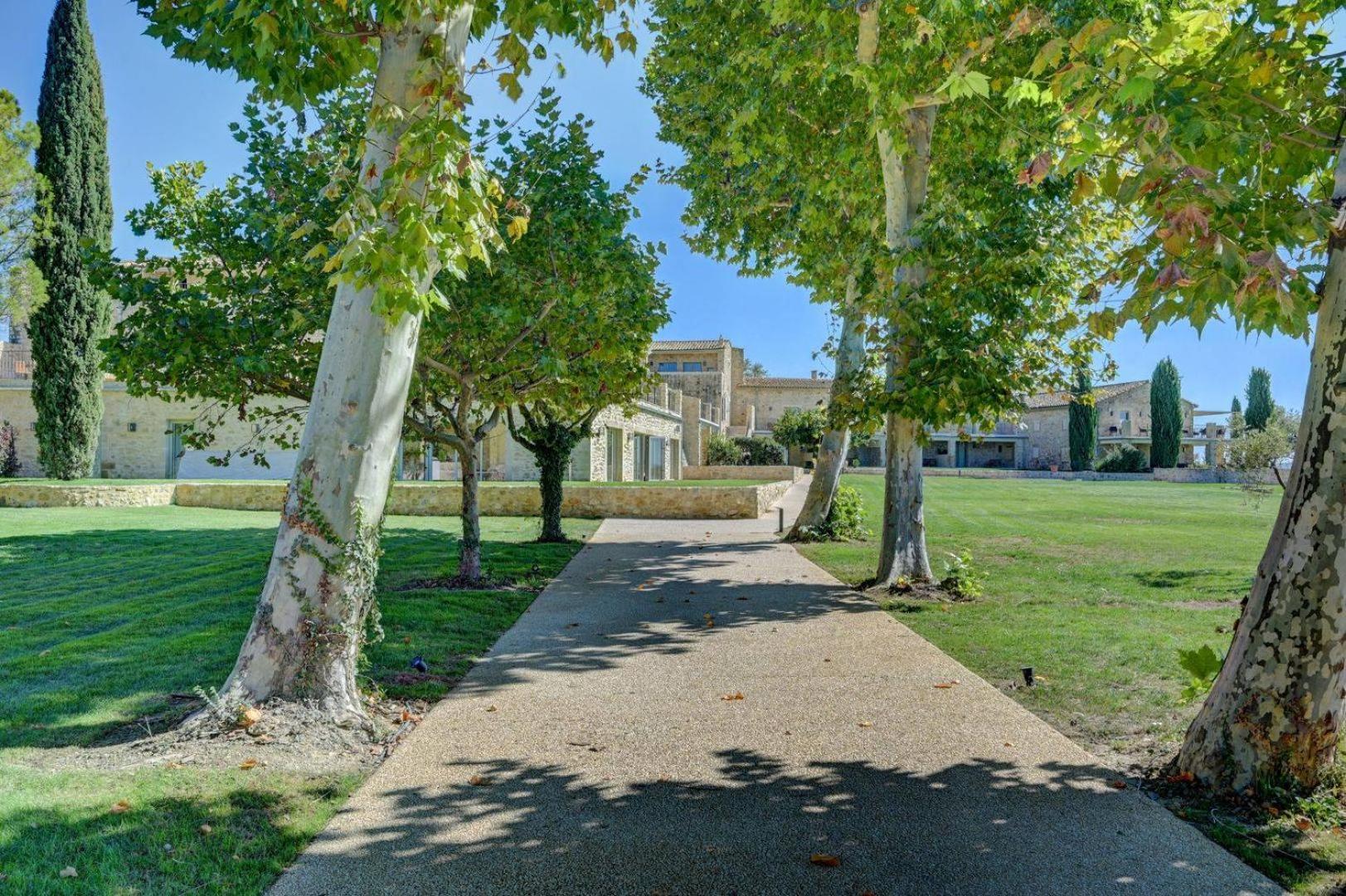 Domaine De Privadiere & Spa 于泽斯 外观 照片