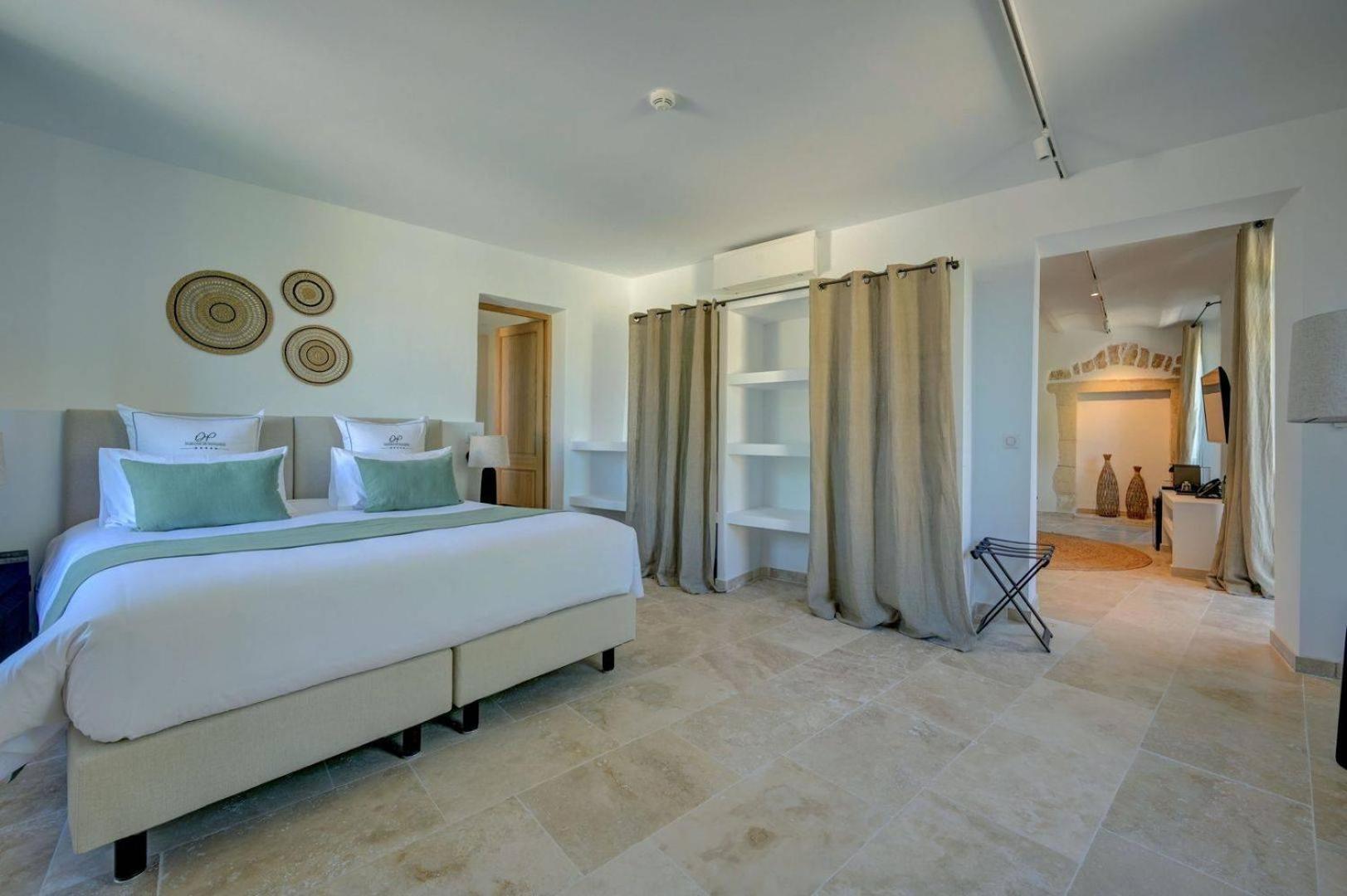 Domaine De Privadiere & Spa 于泽斯 外观 照片