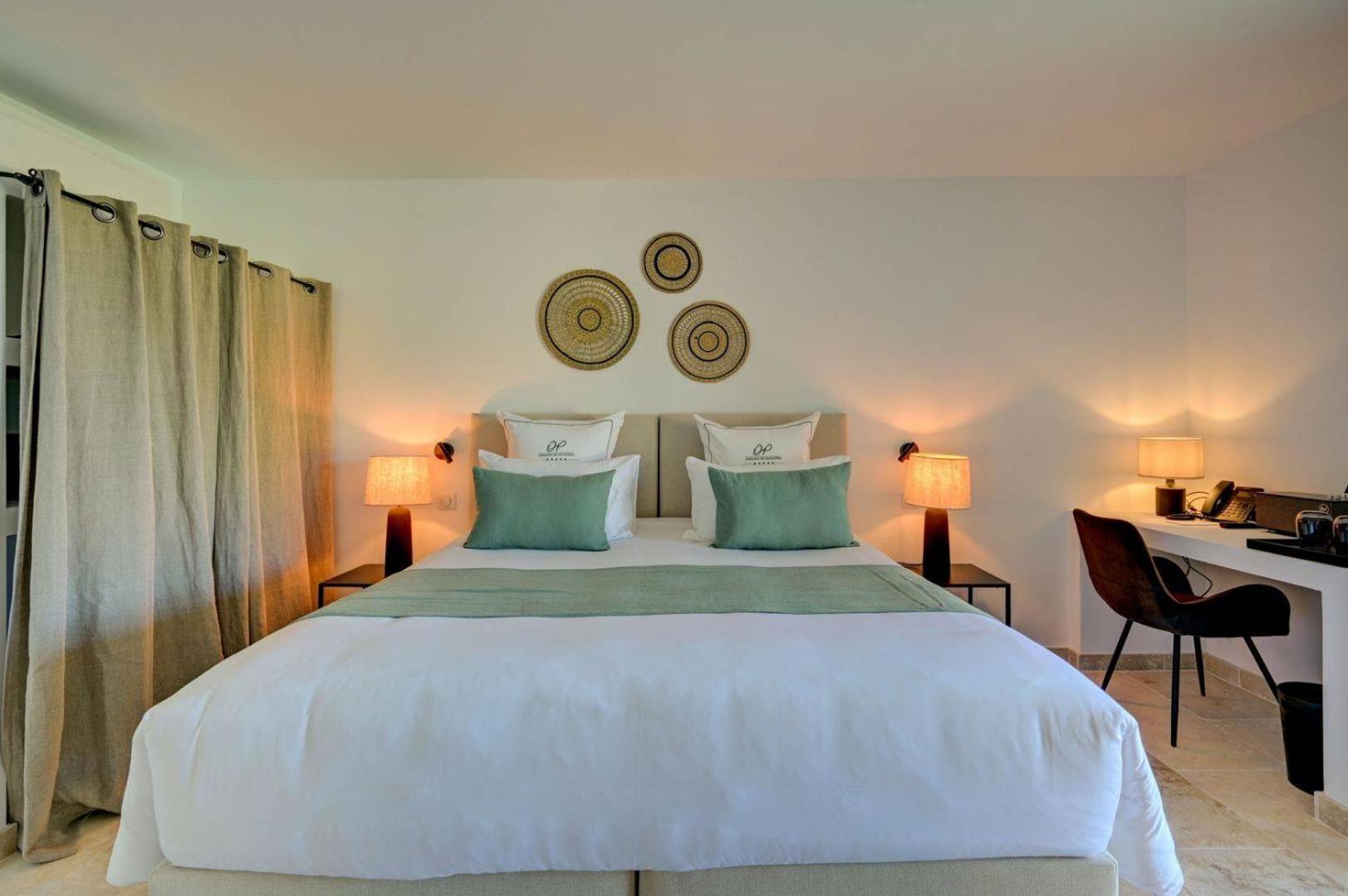 Domaine De Privadiere & Spa 于泽斯 外观 照片